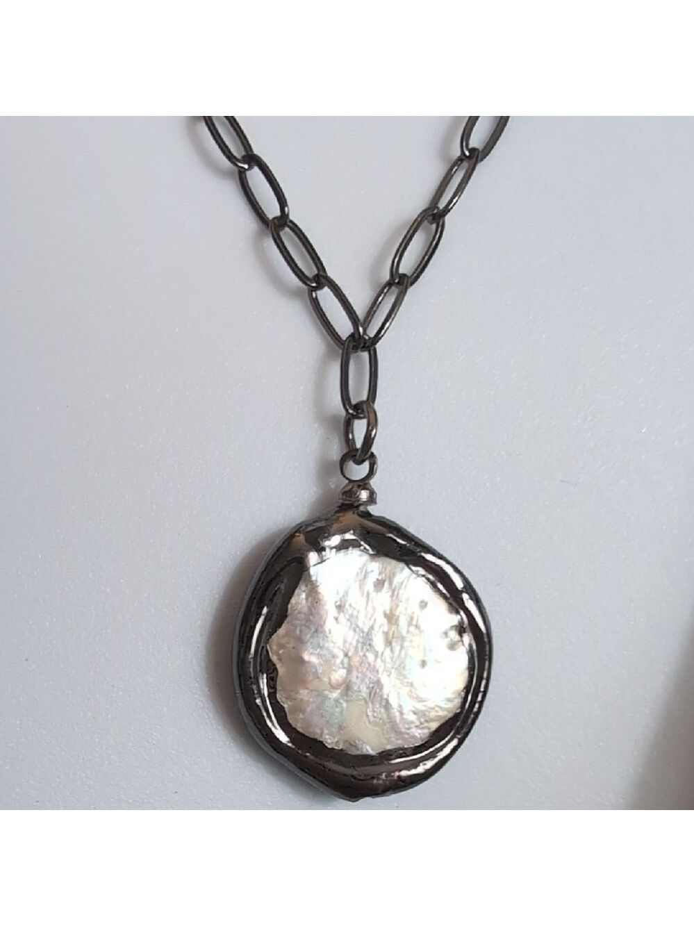 Pearly & Iridescent Artist Circle - Picture 3 of 5